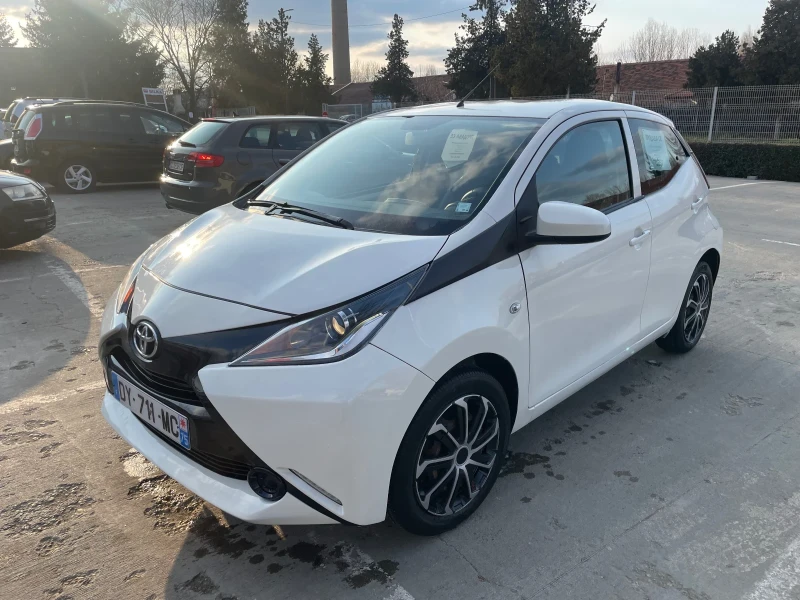 Toyota Aygo FULL екстри, страхотна дамска кола, снимка 2 - Автомобили и джипове - 51819113