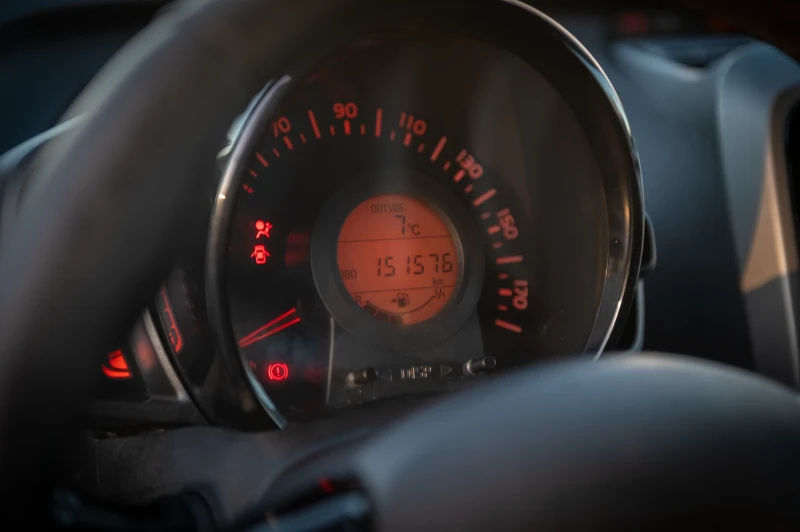 Toyota Aygo FULL екстри, страхотна дамска кола, снимка 10 - Автомобили и джипове - 51819113