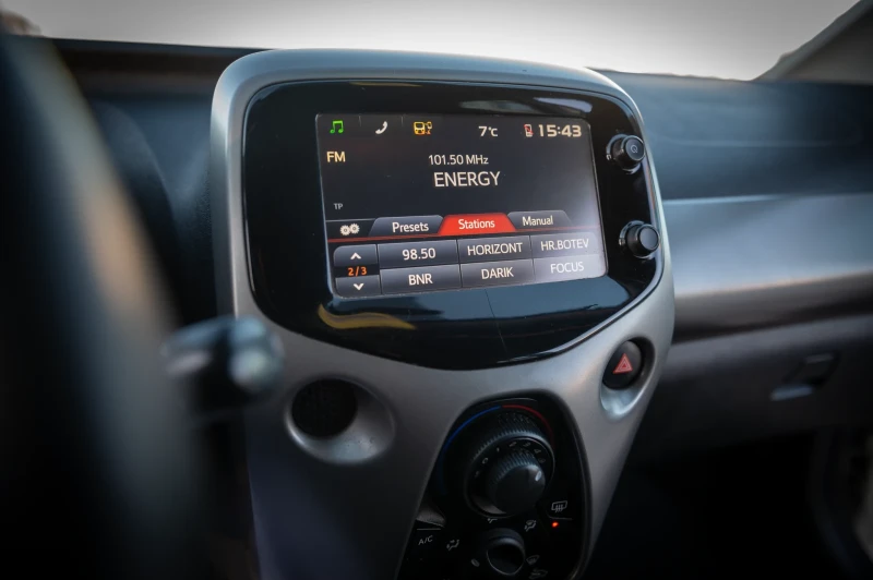 Toyota Aygo FULL екстри, страхотна дамска кола, снимка 9 - Автомобили и джипове - 51819113