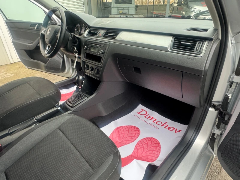 Skoda Rapid 1.6 TDI Automat, снимка 10 - Автомобили и джипове - 53024234