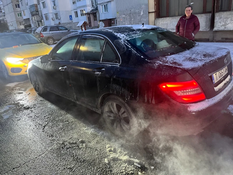 Mercedes-Benz C 180, снимка 3 - Автомобили и джипове - 53205931