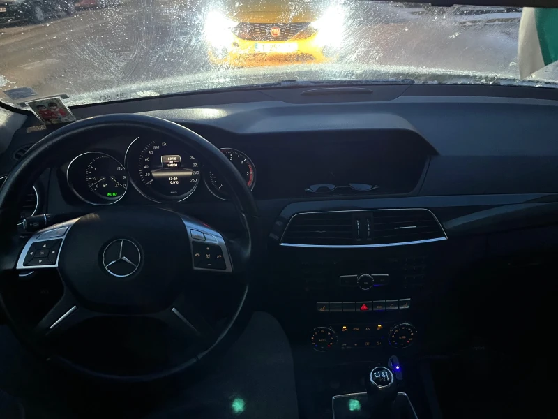 Mercedes-Benz C 180, снимка 8 - Автомобили и джипове - 53205931