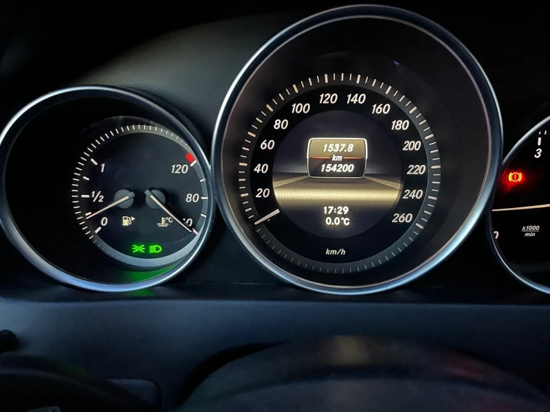 Mercedes-Benz C 180, снимка 5 - Автомобили и джипове - 53205931