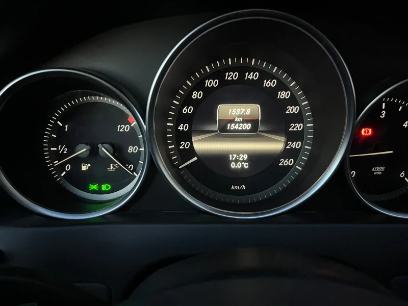 Mercedes-Benz C 180, снимка 4 - Автомобили и джипове - 53205931