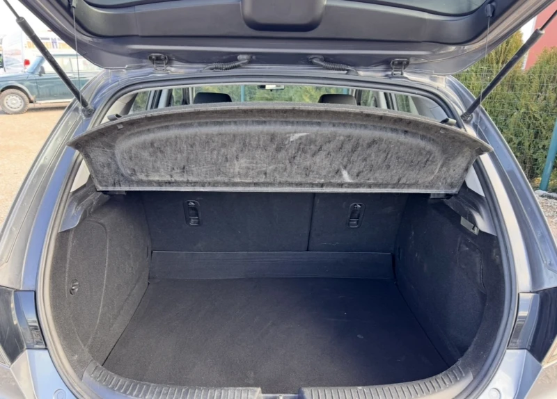 Mazda 3 1.6i, снимка 11 - Автомобили и джипове - 53500266