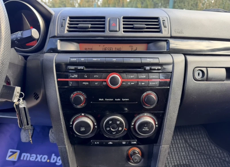 Mazda 3 1.6i, снимка 8 - Автомобили и джипове - 53500266