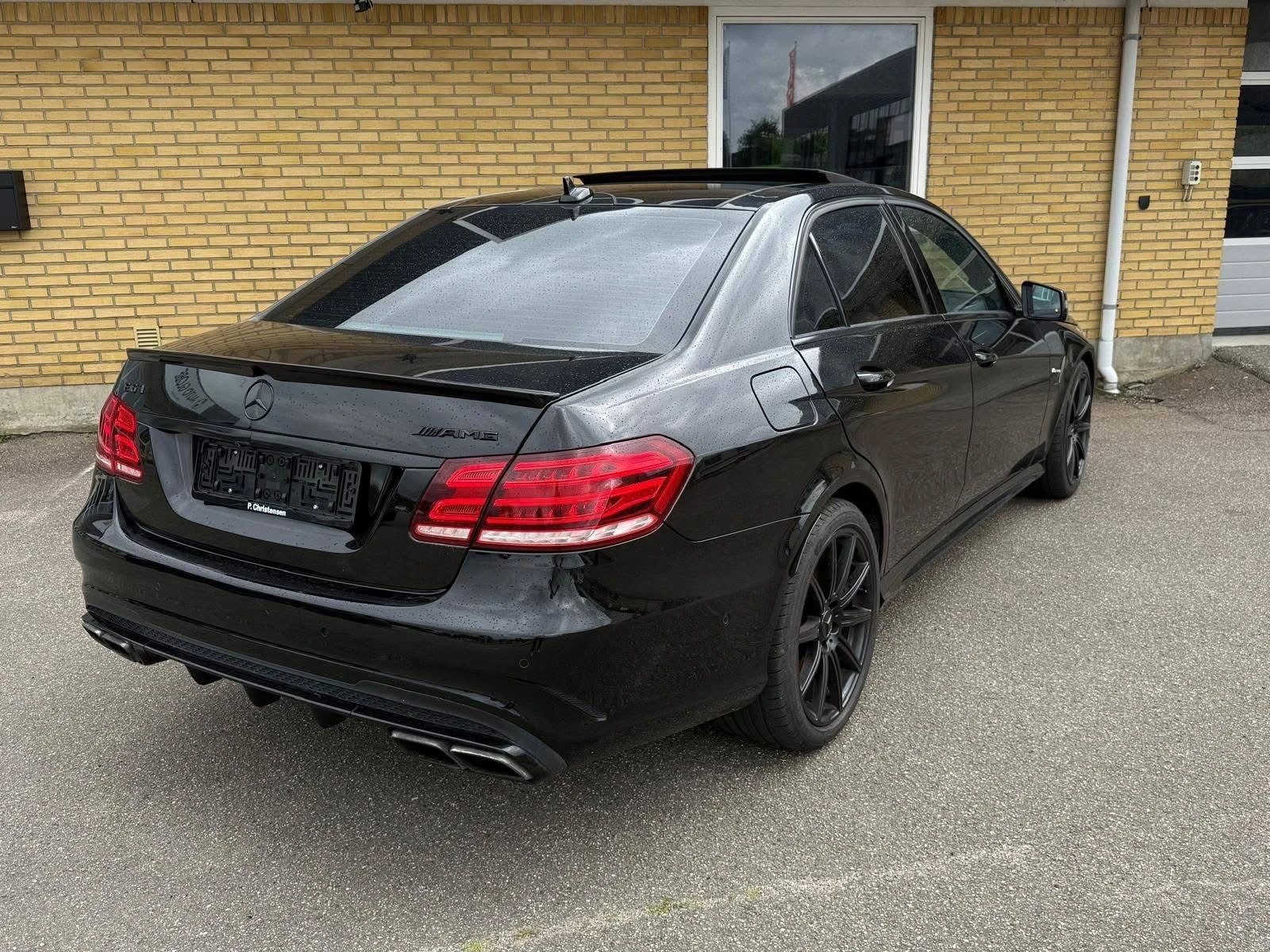 Mercedes-Benz E 63 AMG ОЧАКВАН ВНОС 4MATIC ПАНО BLACK EDITION ЛИЗИНГ 100% - изображение 7