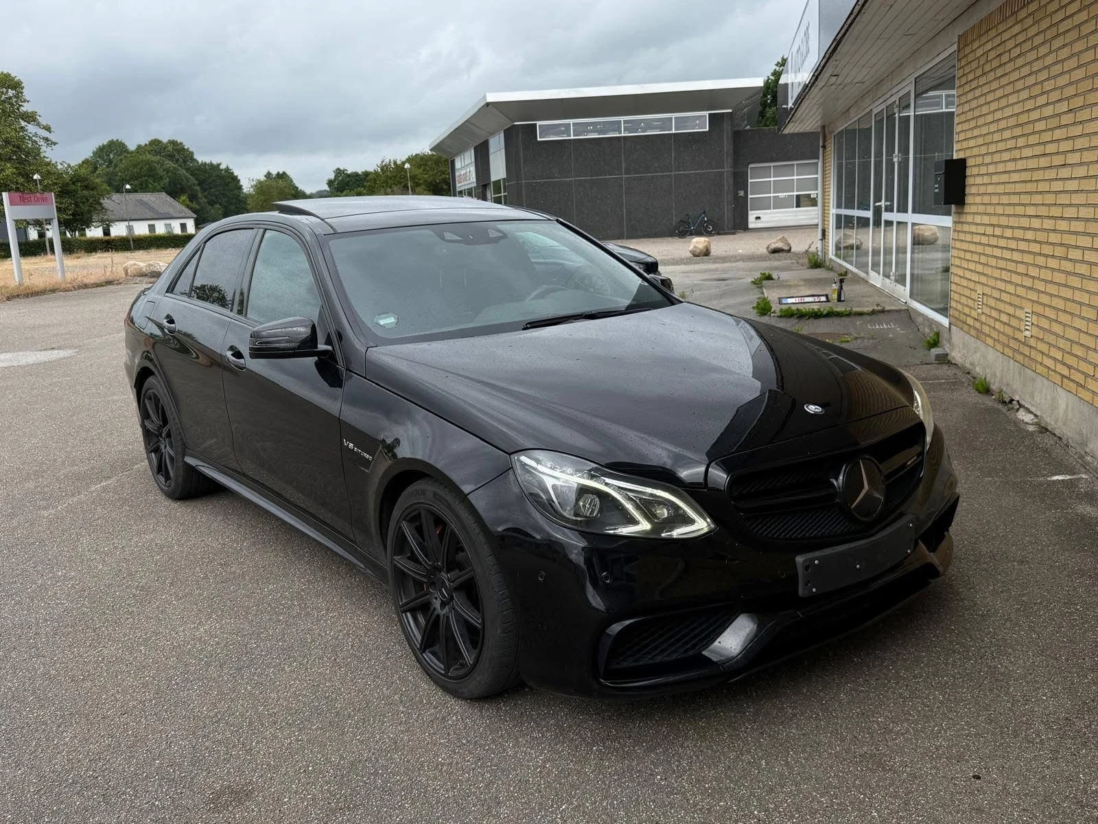 Mercedes-Benz E 63 AMG ОЧАКВАН ВНОС 4MATIC ПАНО BLACK EDITION ЛИЗИНГ 100% - изображение 5