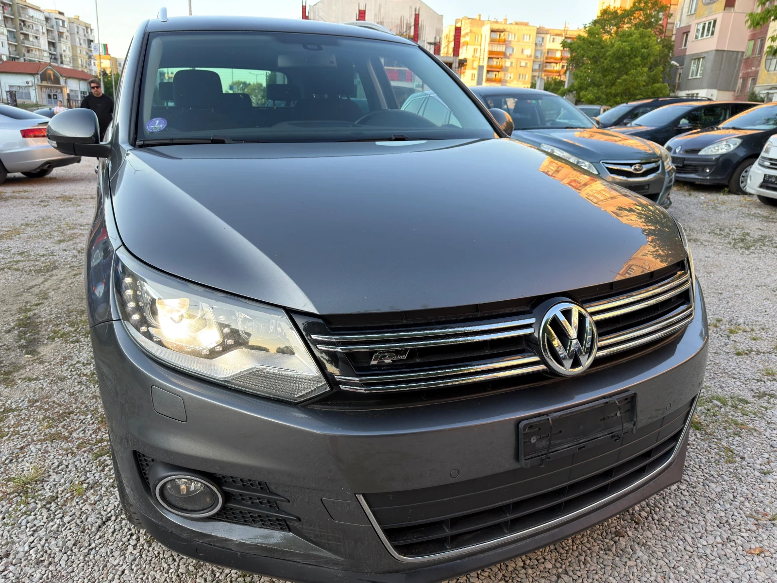 VW Tiguan 2.0Б R-LINE 4-MOTION, снимка 9 - Автомобили и джипове - 51515085