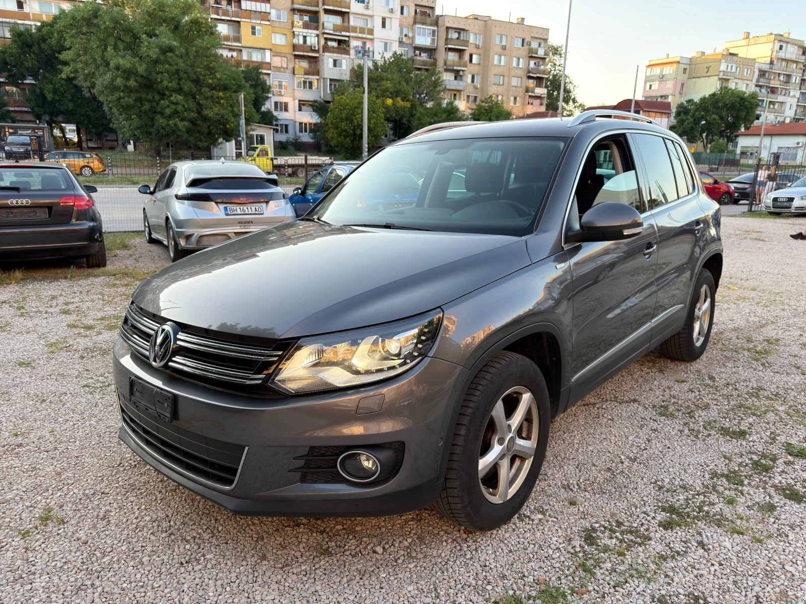 VW Tiguan 2.0Б R-LINE 4-MOTION, снимка 2 - Автомобили и джипове - 51515085