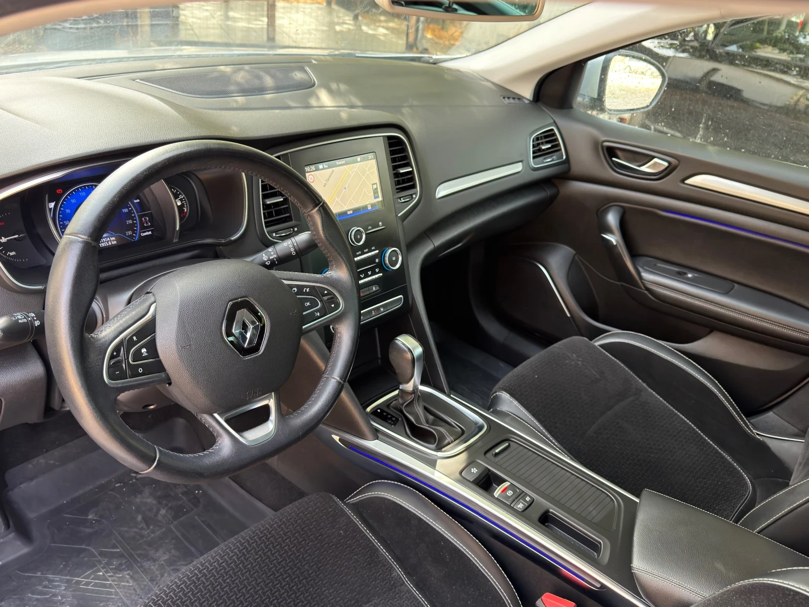 Renault Megane 1.5DCI AVTOMAT, снимка 9 - Автомобили и джипове - 51515085