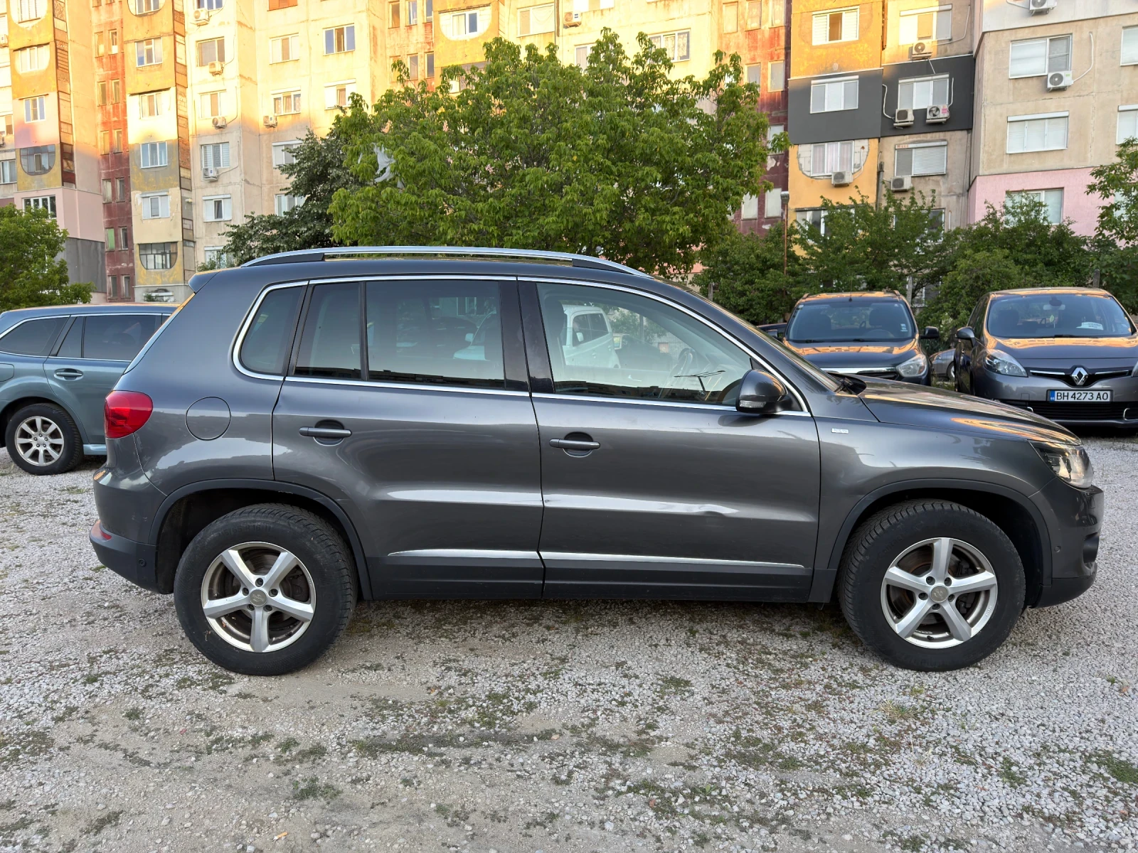 VW Tiguan 2.0Б R-LINE 4-MOTION, снимка 7 - Автомобили и джипове - 51515085