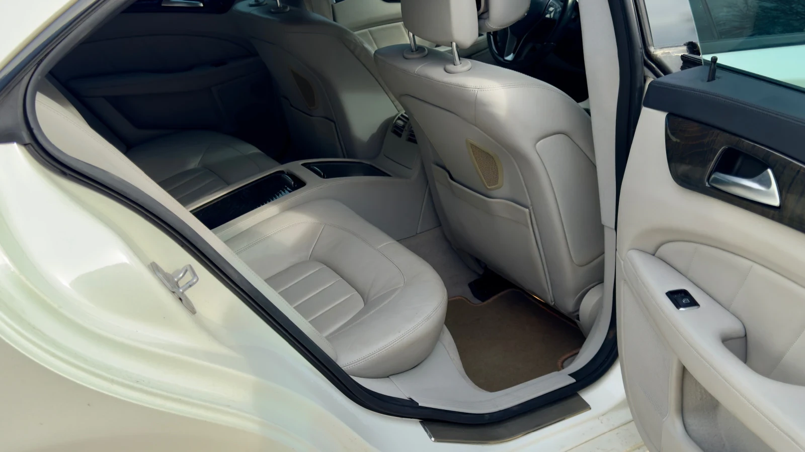 Mercedes-Benz CLS 550 AMG LINE  /  FULL MAX - изображение 10