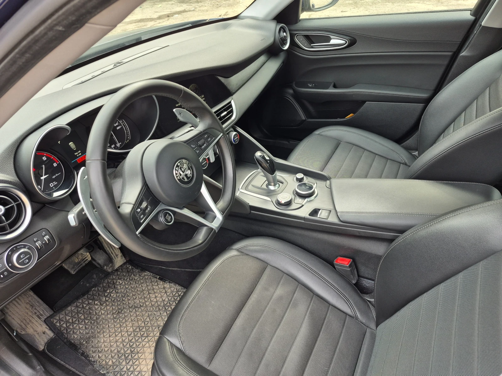 Alfa Romeo Giulia 2.2 180коня, снимка 7 - Автомобили и джипове - 53754580