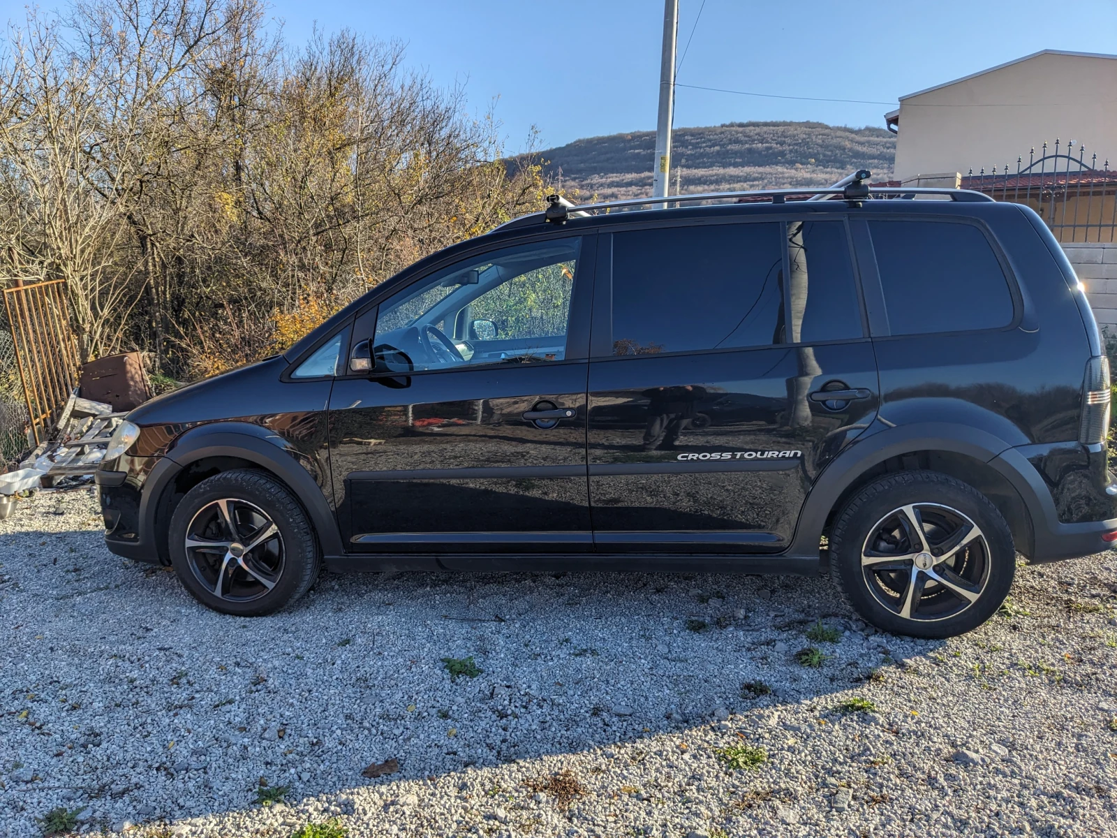 VW Touran Cross, снимка 12 - Автомобили и джипове - 53916254