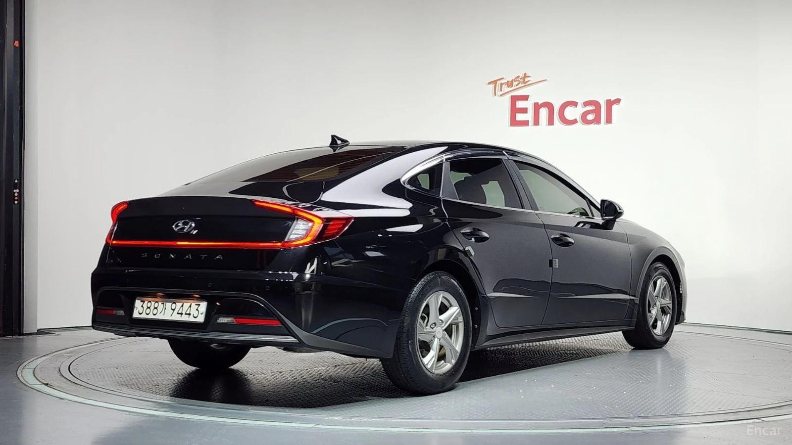 Hyundai Sonata 2.0* PREMIUM* КОЖА* ПОДГРЕВ* КАМЕРИ, снимка 2 - Автомобили и джипове - 55435669