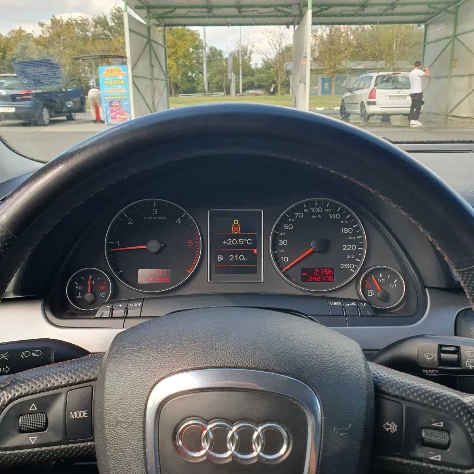 Audi A4 Avant 2.7TDI S-line, снимка 14 - Автомобили и джипове - 56295061