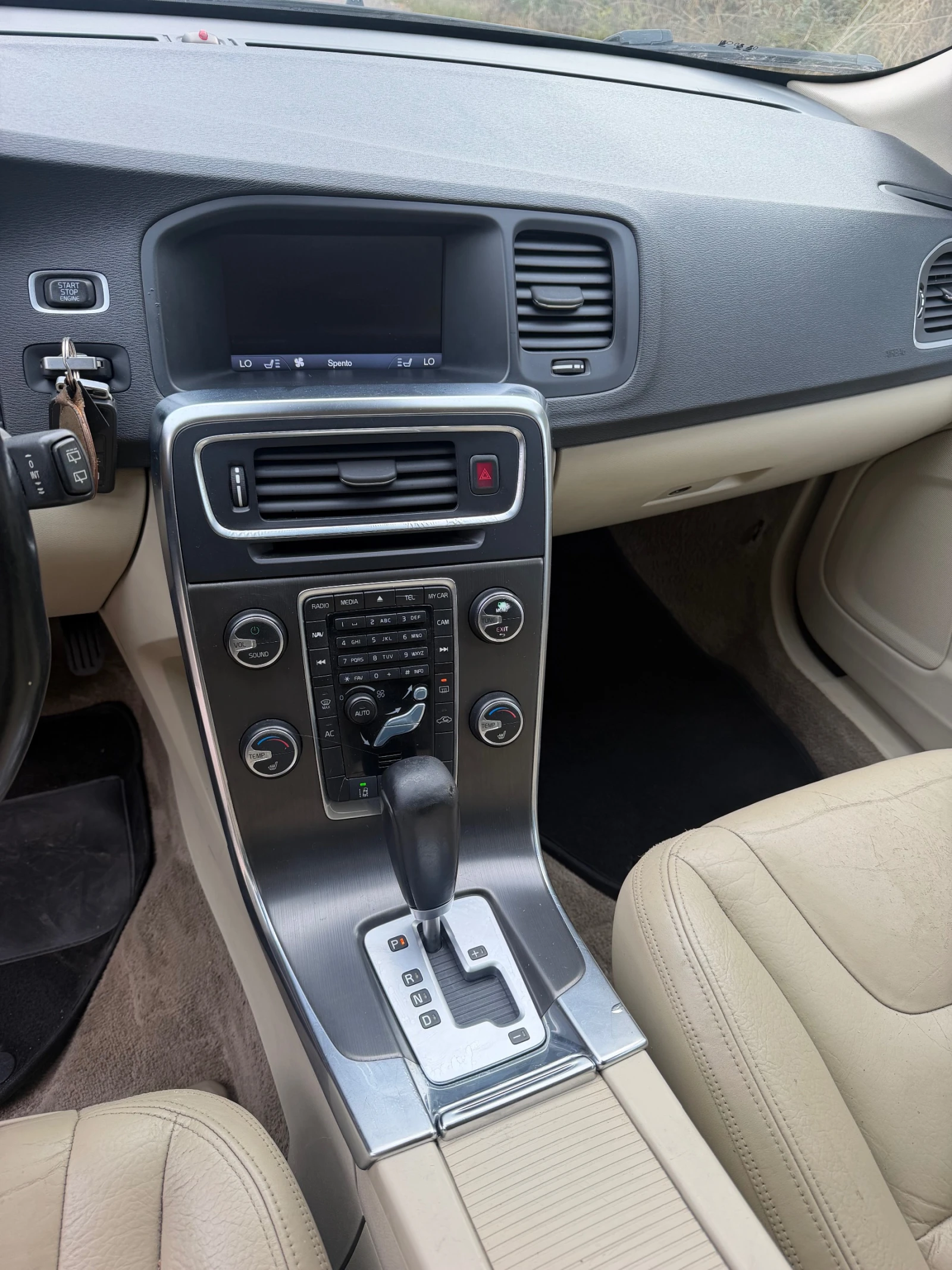 Volvo V60 4x4, снимка 12 - Автомобили и джипове - 56558808