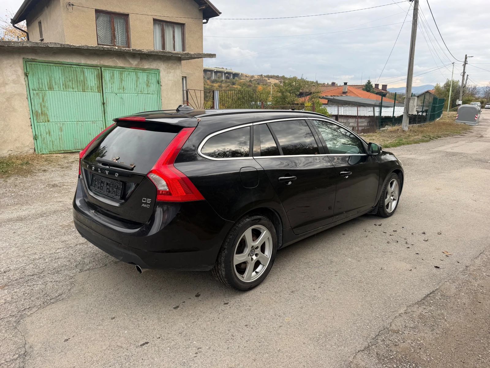 Volvo V60 4x4, снимка 3 - Автомобили и джипове - 56558808