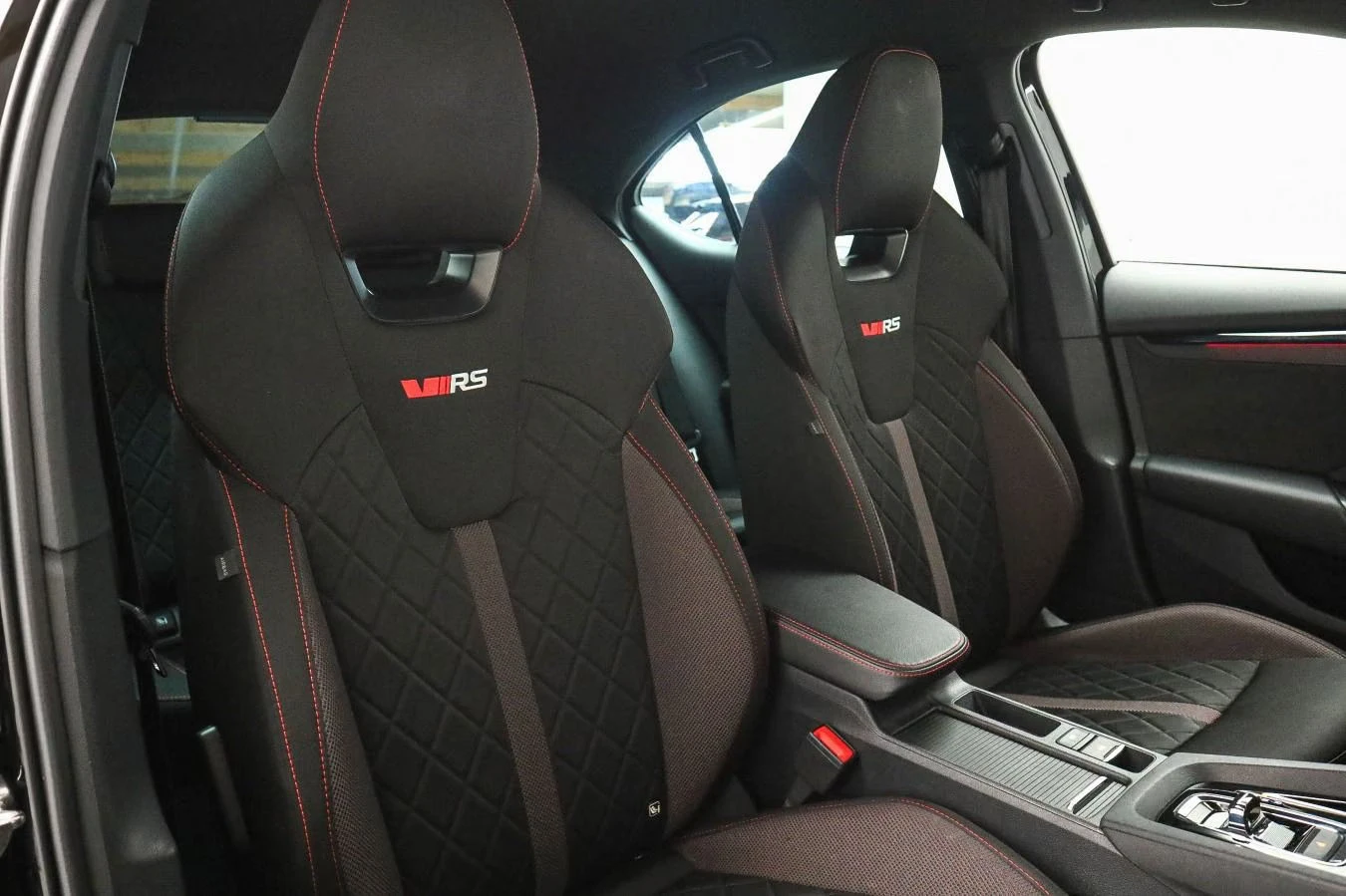 Skoda Octavia RS/234HP/DSG/HUD/CAM/ACC/LED/981z | Mobile.bg � ����������� 13