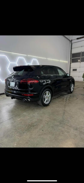 Porsche Cayenne S E-Hybrid CARFAX    | Mobile.bg    7