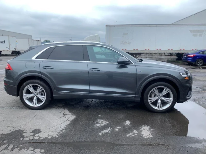 Audi Q8 Progressive, ДДС фактура , снимка 1 - Автомобили и джипове - 48352217