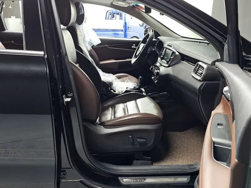 Kia Sorento 2.2 CRDI 4WD, снимка 11 - Автомобили и джипове - 54265406