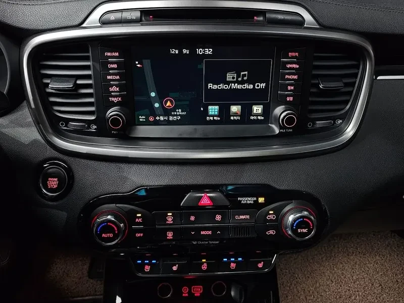 Kia Sorento 2.2 CRDI 4WD, снимка 14 - Автомобили и джипове - 54265406