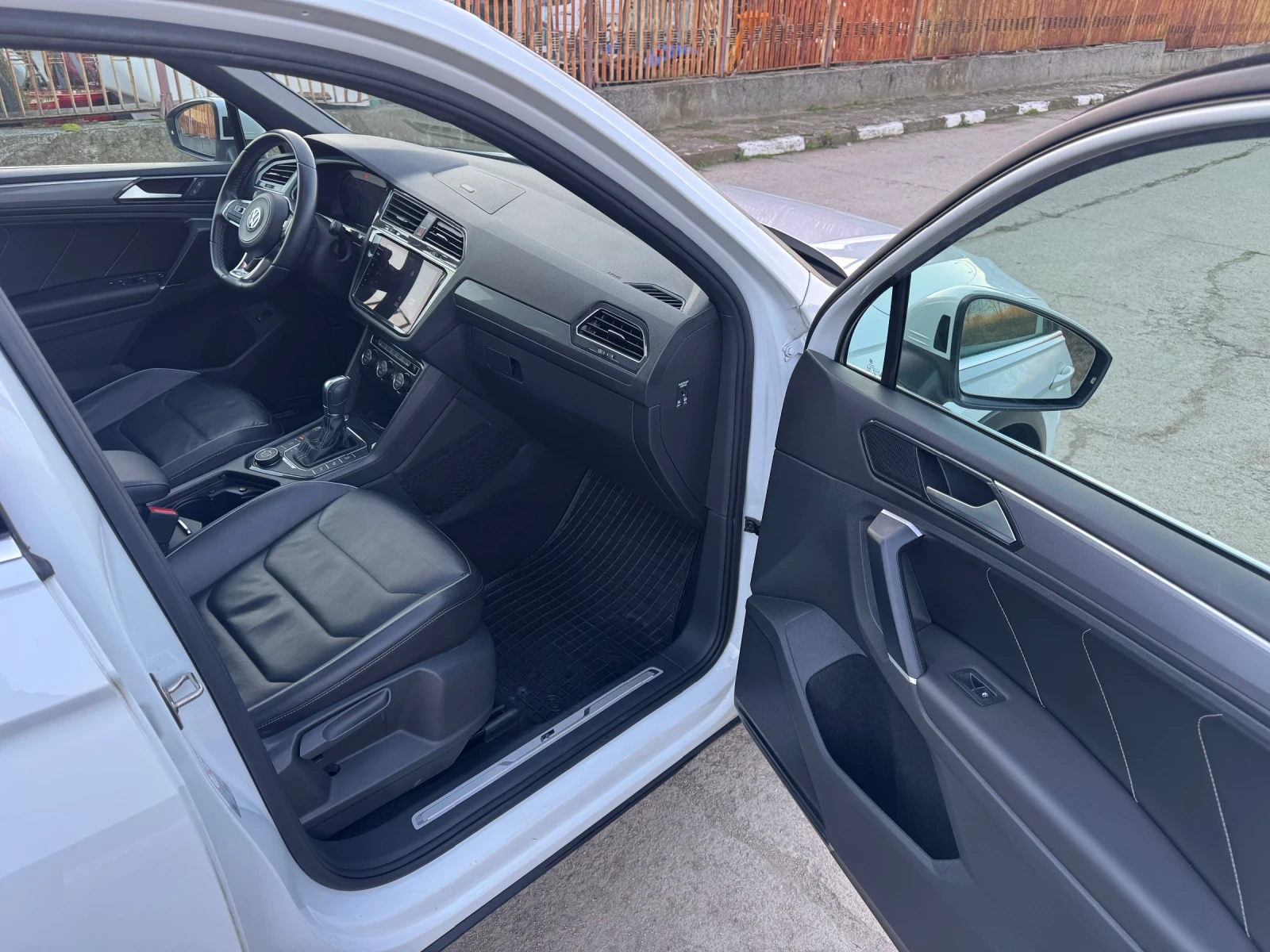 VW Tiguan 2.0TDI 3xRline 4Motion Virtual Panorama full | Mobile.bg   8