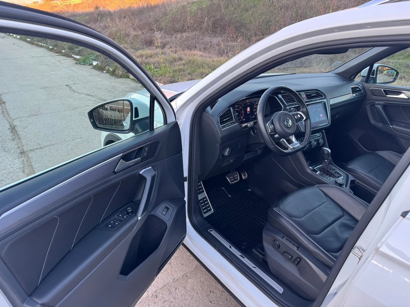 VW Tiguan 2.0TDI 3xRline 4Motion Virtual Panorama full | Mobile.bg   5