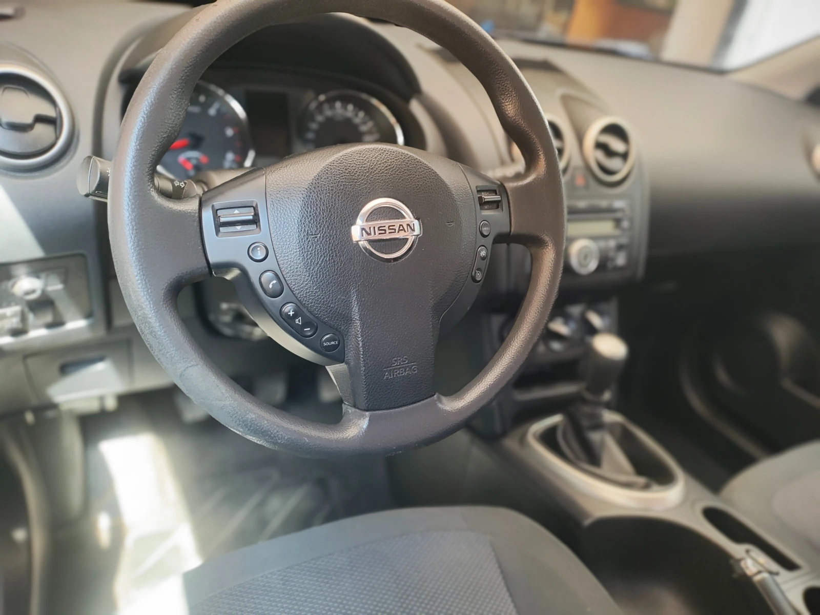 Nissan Qashqai 1.5 DCI, снимка 12 - Автомобили и джипове - 54123353