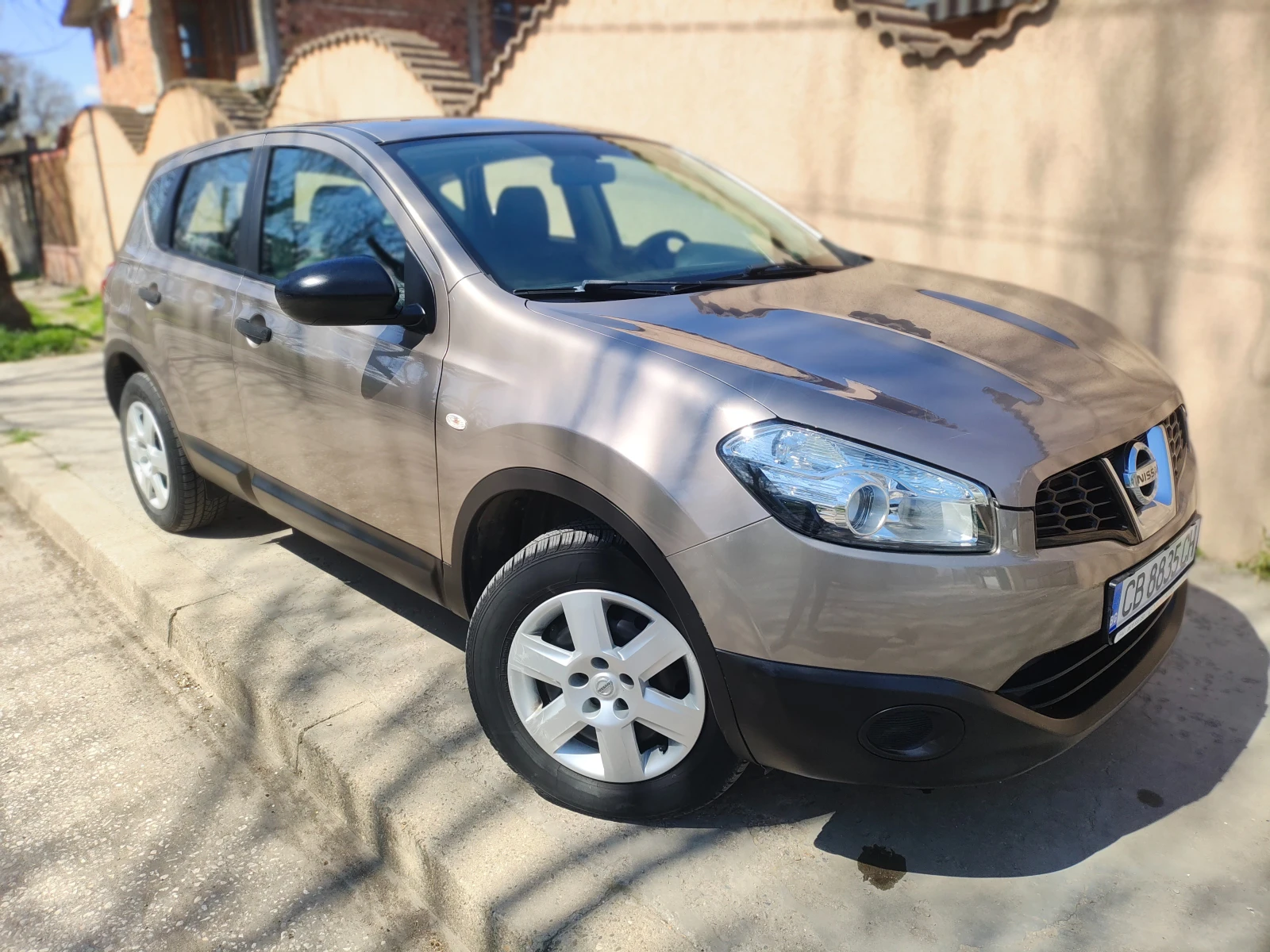 Nissan Qashqai 1.5 DCI, снимка 3 - Автомобили и джипове - 54123353