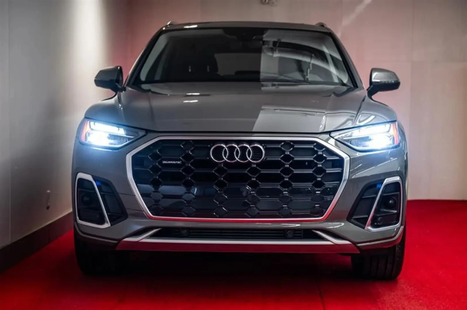 Audi Q5 PROGRESSIV ЦЕНА ДО БЪЛГАРИЯ АВТОКРЕДИТ, снимка 3 - Автомобили и джипове - 55772320