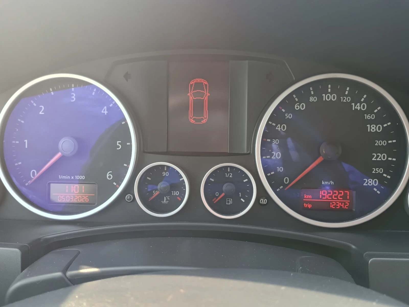 VW Touareg 2.5 Дизел , снимка 4 - Автомобили и джипове - 56285553