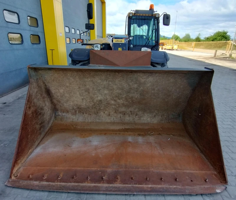 Телескопичен товарач Caterpillar 408D, снимка 17 - Селскостопанска техника - 50220801