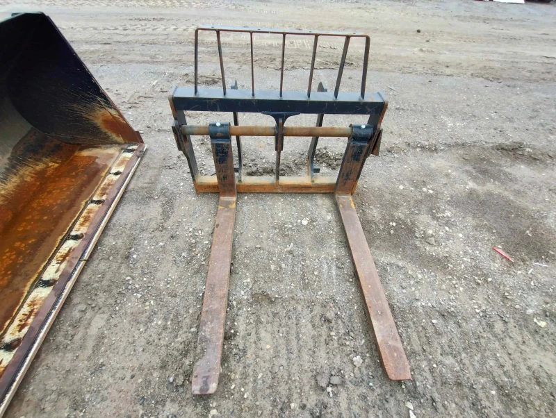 Телескопичен товарач Caterpillar 408D, снимка 16 - Селскостопанска техника - 50220801