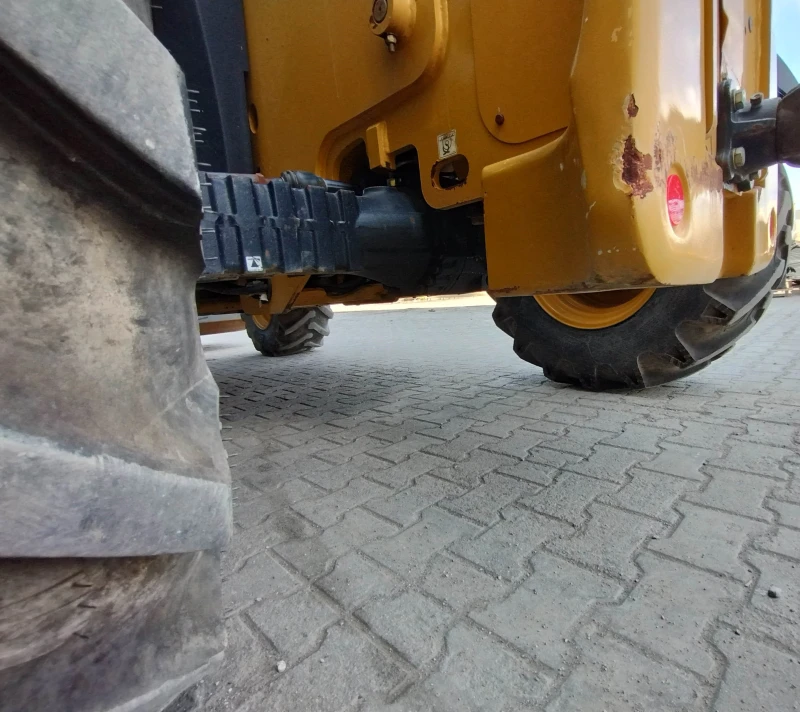 Телескопичен товарач Caterpillar 408D, снимка 15 - Селскостопанска техника - 50220801