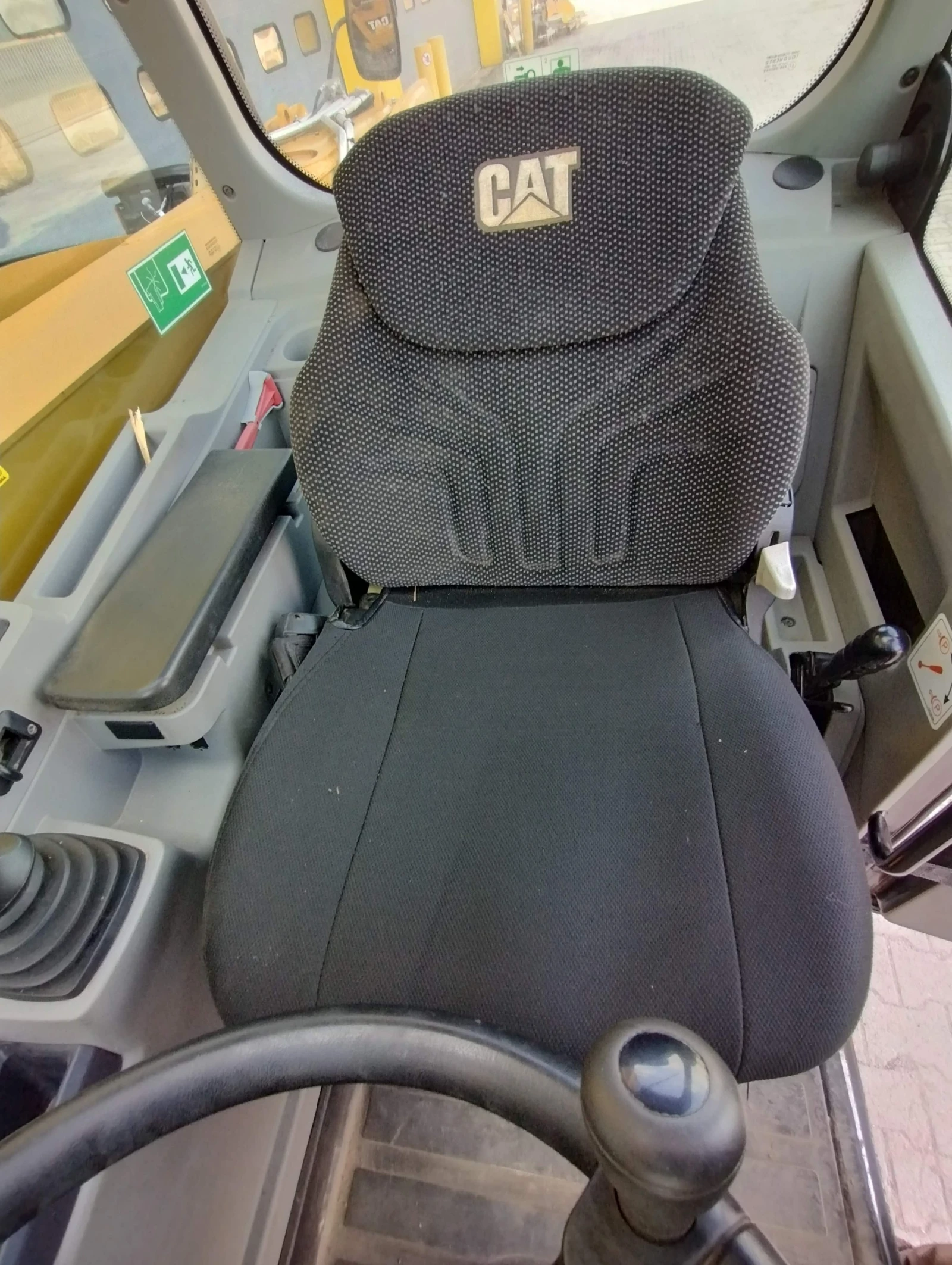 Телескопичен товарач Caterpillar 408D - изображение 9