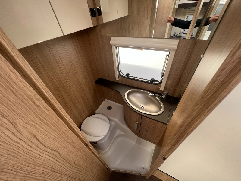 Каравана Burstner Averso Plus 520 6 местна Kиматик Мувър Тента, снимка 15 - Каравани и кемпери - 51141704