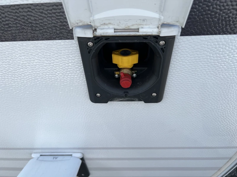 Каравана Burstner Averso Plus 520 6 местна Kиматик Мувър Тента, снимка 5 - Каравани и кемпери - 51141704