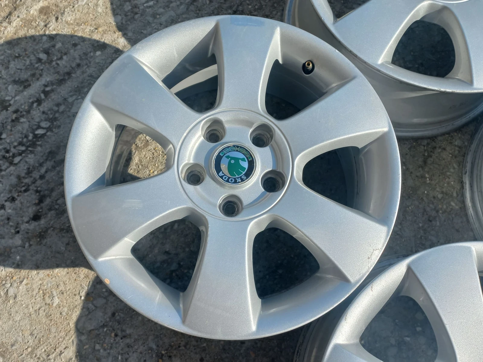 Джанти за Skoda, снимка 4 - Гуми и джанти - 53859857