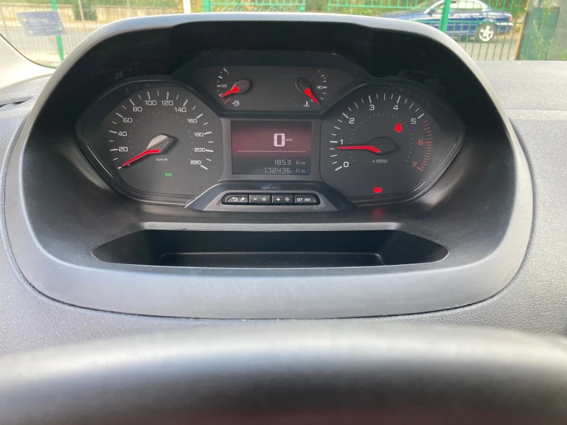 Peugeot Partner 1.5 BLUE HDI EU 6, снимка 15 - Автомобили и джипове - 47538155