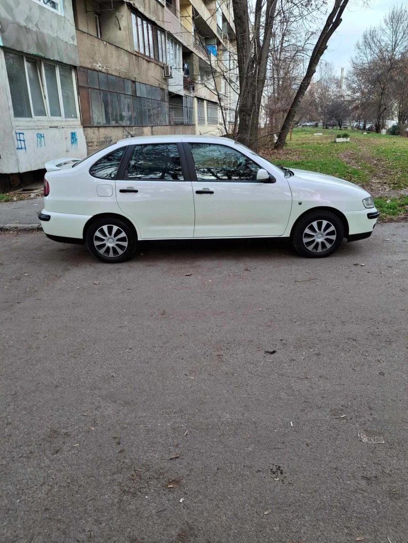 Seat Cordoba, снимка 1 - Автомобили и джипове - 48481476