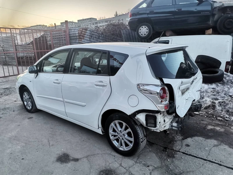 Toyota Verso 2.0 D4D, снимка 5 - Автомобили и джипове - 49410428