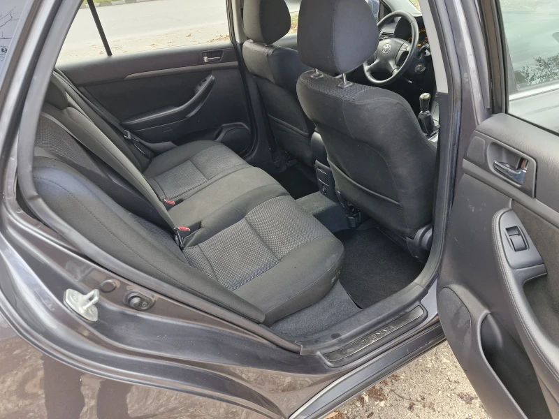 Toyota Avensis 1.8 бензин 129к.с. Навигация, Фейслифт, Климатрони, снимка 13 - Автомобили и джипове - 52593639