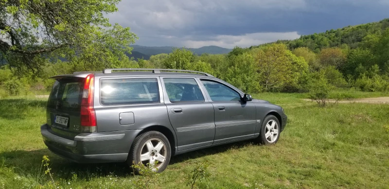 Volvo V70 AWD, снимка 4 - Автомобили и джипове - 52700046