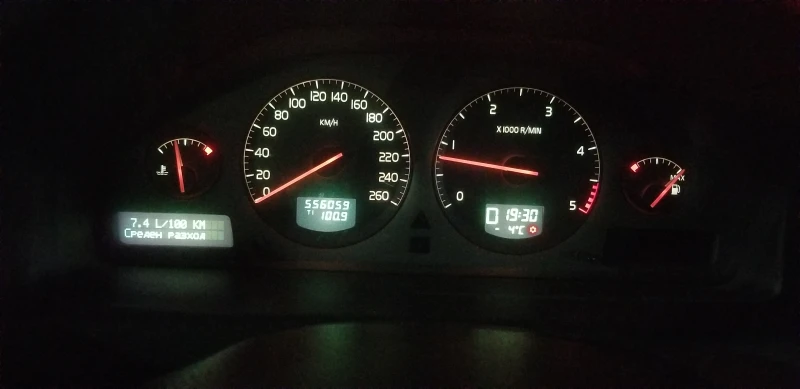 Volvo V70 AWD, снимка 8 - Автомобили и джипове - 53126209