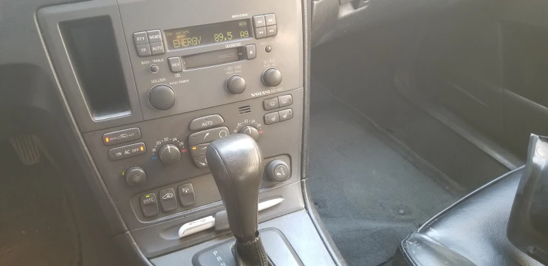 Volvo V70 AWD, снимка 6 - Автомобили и джипове - 52700046