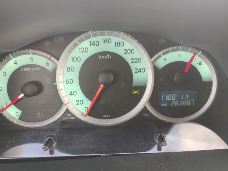 Toyota Corolla verso, снимка 6 - Автомобили и джипове - 53328625