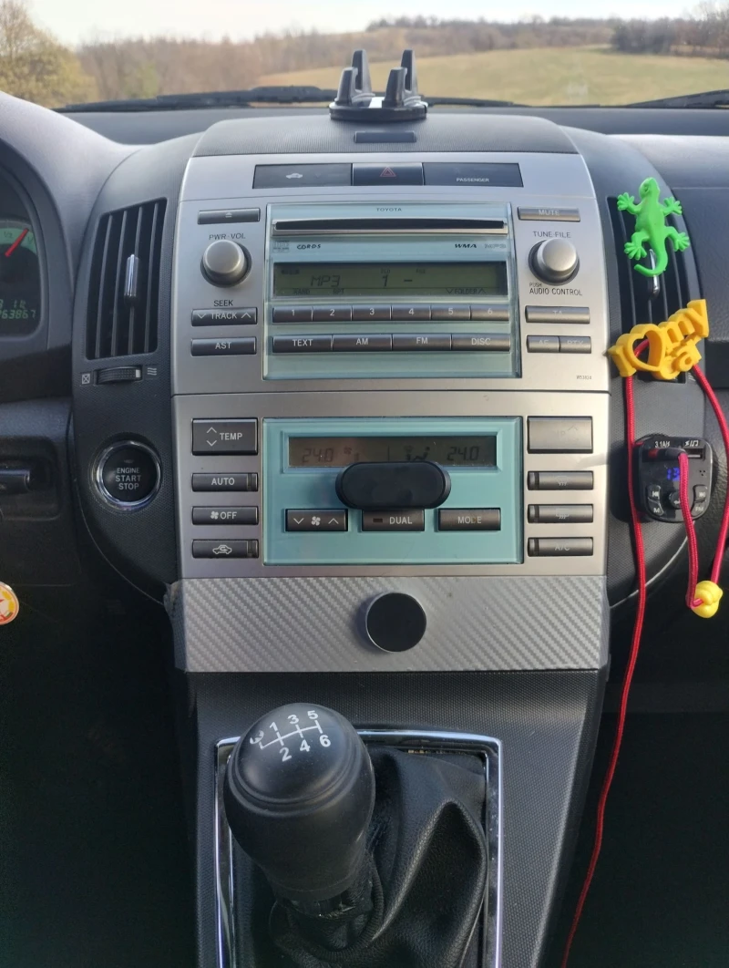 Toyota Corolla verso, снимка 8 - Автомобили и джипове - 53328625